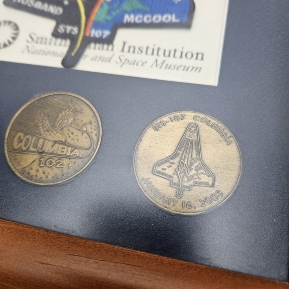 Smithsonian museum Nasa collectible framed patch and coins - Picture 4 of 8